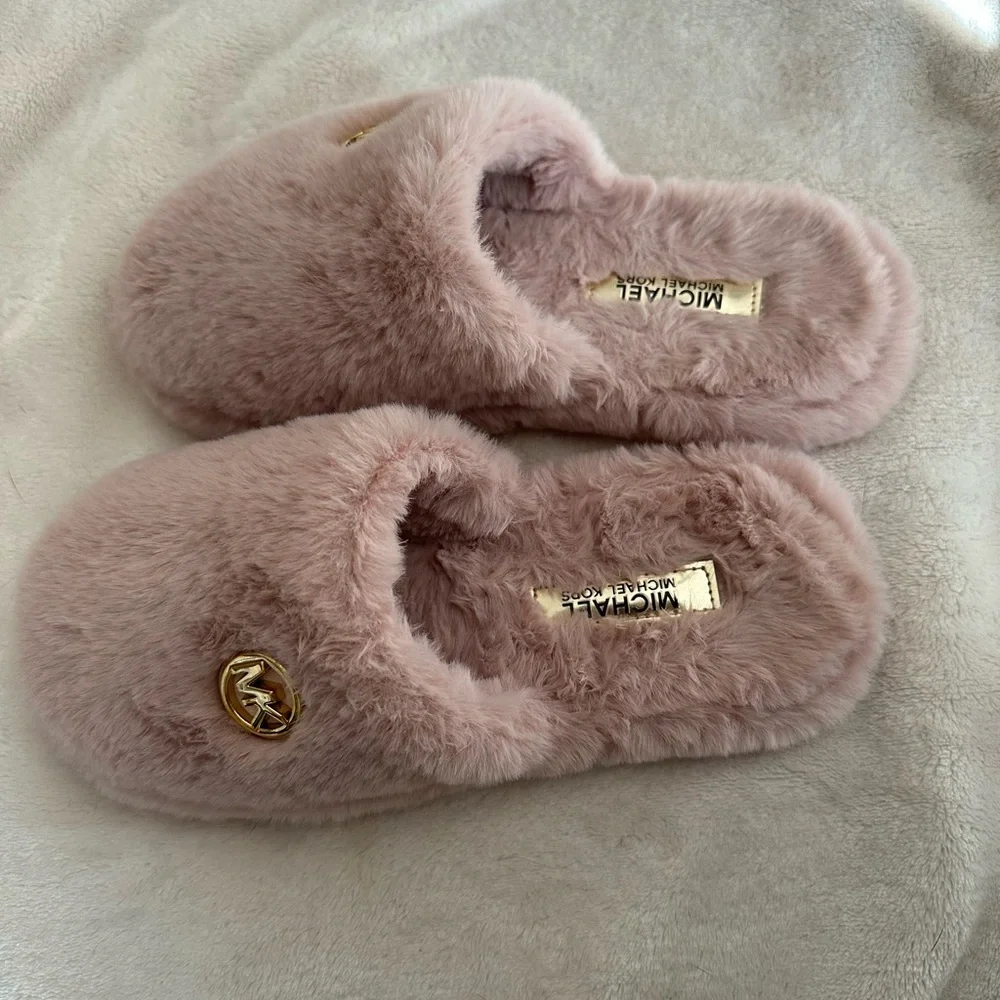 Beautiful 	
Alexis Faux-Fur Slipper, only wore once inside the home. - Picture 2 of 3